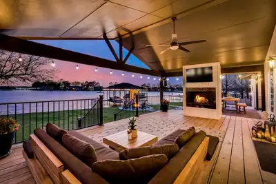 Image de Luxury Lake Front House with Community Pool ***Golf Cart For Rent***