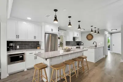 Image de Luxurious Gulf Front Home with Private Beach – Newly Renovated in Destin!