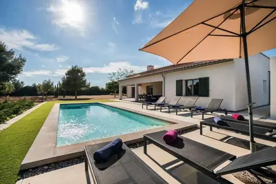 Image de Maison de vacances \"Villa Can Llorenç\" avec Wi-Fi, A\/C, Piscine et Terrasse