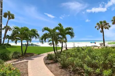 Image de Modern Crystal Sands Villa: Private Beach, 2 Heated Pools, Steps to Crescent Beach & Siesta Key Fun
