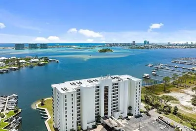 Image de Beautiful Panoramic Views | Spacious Waterfront Penthouse | My Beach Getaways