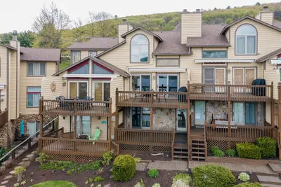 Image de New! Dc Love Shack: Lakefront Townhouse!