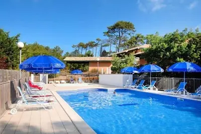 Image de Dans hameau sous les pins, 300m plage, piste cyclable 100m