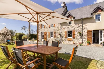 Image de Maison familiale avec jardin, animaux admis, WiFi et parking Ă Roncey