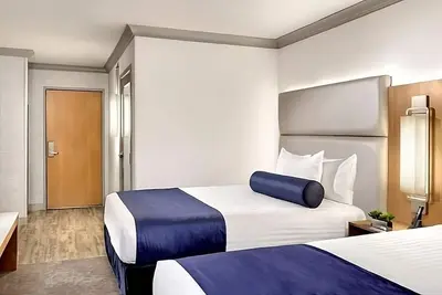 Image de Adventure Awaits! On Strip, Pool, Game Room, Casino, Parking! Near Mob museum