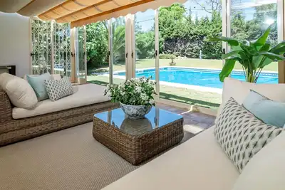 Image de Cln- Spacious 6 bedroom villa 100 m to beach