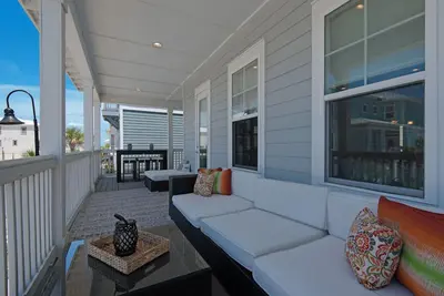 Image de “Latitude Adjustment “ Stunning Beach Home! Kayak/Paddleboard, Bikes, Pool