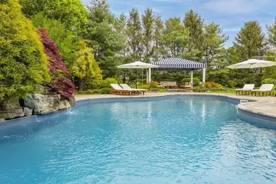 Image de Pool + Beach 1 mi. to Greenport Village! July deal 7+ nights, just message