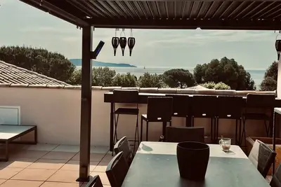 Image de Maison sur le toit - 100m2 vue mer  à 50m plages du débarquement et centre ville