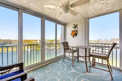 Image de 601c is a Gorgeous 2 Br with Boat Slip