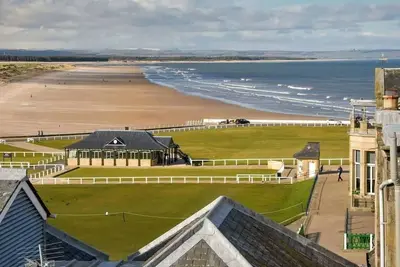 Image de Links View, Golf Place - a townhouse that sleeps 8 guests in 4 bedrooms