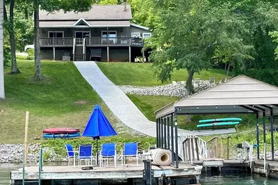 Image de Terrace Cove: 4br\/2b Lakefront house with private dock and covered slip!