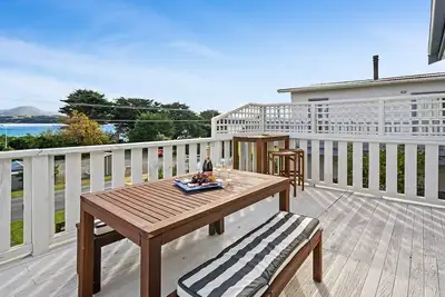 Image de Lendale Bach - Lake Ferry Holiday Home