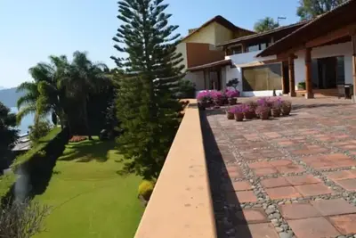 Image de Casa Estilo Mexicano en Valle De Bravo. Vista al Lago