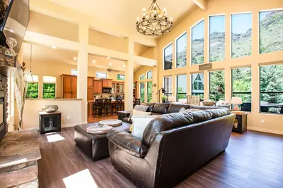Image de Luxury Retreat in Oak Creek Canyon. 1 mile from Slide Rock Park