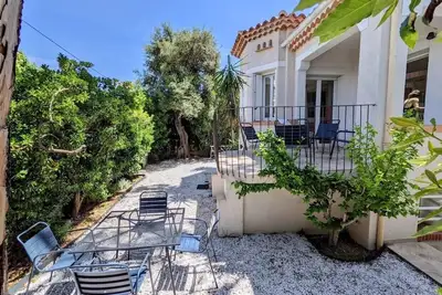 Villa au bord de la mer, Cap d’antibes