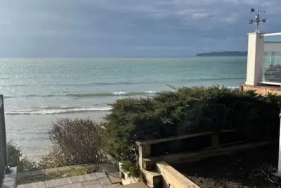 Image de In The Moment Luxury Beachfront Paradise, with private beach access, Bbq, Ac