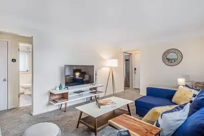 Image de This spacious upper level apartment has been fully updated for your comfort and enjoyment