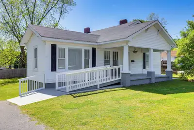 Image de Main Street Home: 1 Mile to Callaway Gardens