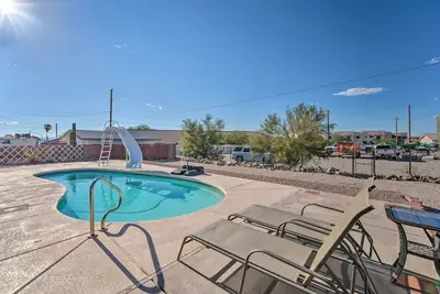 Image de Pool & boat parking 1 mi to lake