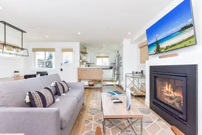 Image de Brand New Luxury 1 Bedroom Condo Steps from the Beach
