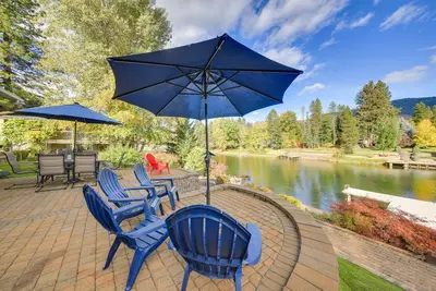 Image de Expansive Waterfront Escape w\/ Kayaks + SUPs!