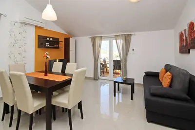 Image de Appartement de deux chambres avec le balcon Baska, Krk (A-18780-g)