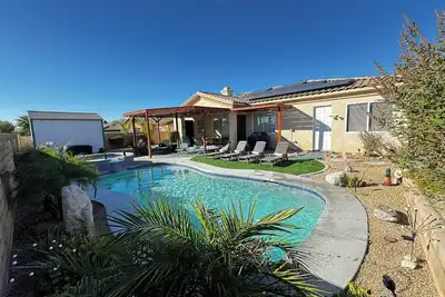 Image de New Pool! Desert Hideaway with Hot Tub + Mtn View