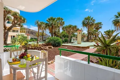 Image de 1012 Los Cristianos front de mer, piscine, WiFi gratuit