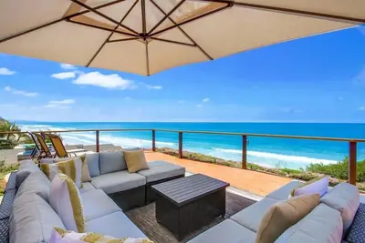 Image de 4, 000sf Private Estate * 50' Ocean Frontage