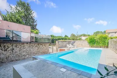 Image de Maison de caractère avec piscine dans un village