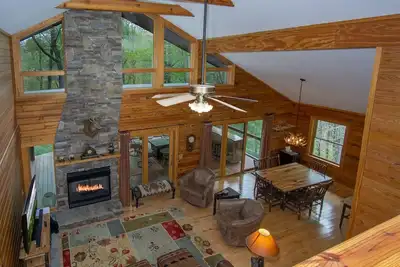 Image de Blissful Bear Log Cabin, community pool, hiking trails, golf course, lakes