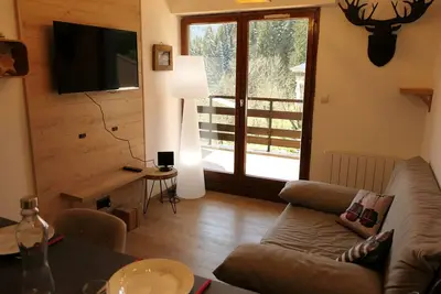 Image de 2 pièces calmes avec piscine et Wifi, 4 personnes