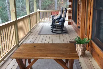 Image de The Rusty Goat--Year-round Mountain View, King-sized bed, highspeed internet!