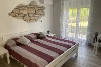 Holiday House Carla in Belavici