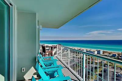 Image de Tristan Towers #12c | Great Views, Pool, Beach!