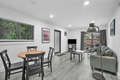 Image de West Brickell - #3 - Renovated 2/1 & Parking