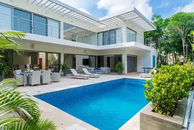 Image de Deluxe Residence in Tulum Country Club: Casa Ave connecting nature with luxury.