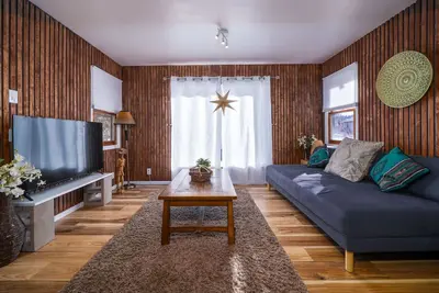 Image de Sale! Dogs Ok! King bed, wood stove, near lake