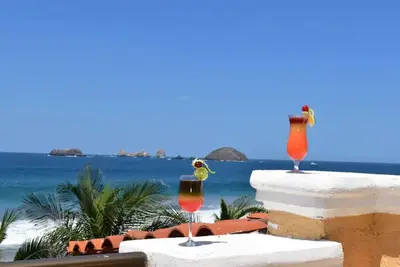 Image de Deluxe Beach Front Villa “Tesoro A”