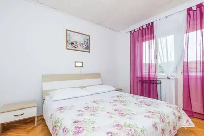 Image de Appartement de vacances Supetarska Draga pour 1 - 7 personnes avec 3 chambres à coucher - Maison de