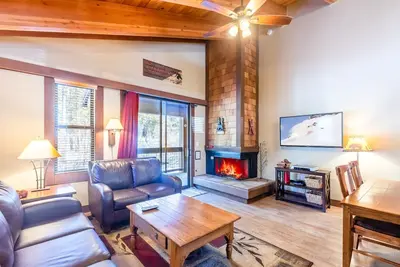 Image de Cozy Aspen Grove 2 bed 2 bath by RedAwning