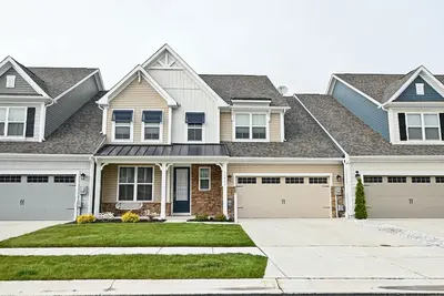 Image de Beautiful 4 bed townhouse in Bishop's Landing Community! Pool, Basketball and Pickleball Courts, Playground, Shuttle, Wifi, Fitness Center!