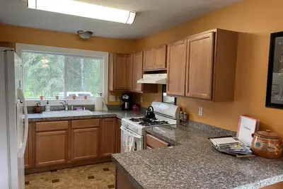 Image de Spacious 3 bed\/1. 5 ba, only. 5 mi from the Kenai River & 3 min. from Soldotna!