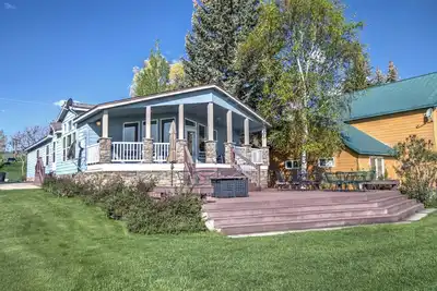 Image de Deja Blue Lakehouse - Lake Front Property. The perfect vacation spot!