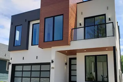 Image de Luxury home in the heart of Grand Bend One Block from the beach