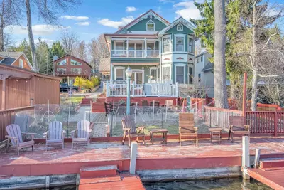 Image de Lake Front, Game/Gym/Sauna Room, Pool Table, Hot Tub, 2 Kitchens, Near Slopes