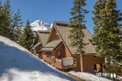 Image de Deluxe Ski In\/Out Chalet | Steps to Resort | Private Hot Tub | Mountain Views