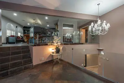 Image de 10 Bedroom, 14 Bath High-Tech Villa with Meeting Room 5 Miles from the Strip.