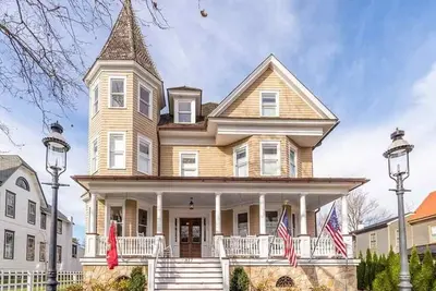 Image de Seven Bedroom, Open Concept